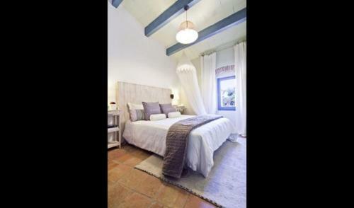 Ullastret Villa Sleeps 6 With Pool And Air Con