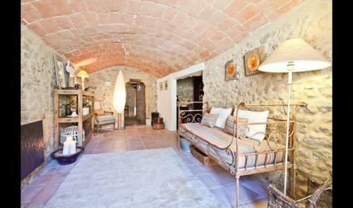 Ullastret Villa Sleeps 6 With Pool And Air Con