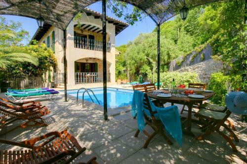 Valldemossa Villa Sleeps 8 With Pool And Air Con