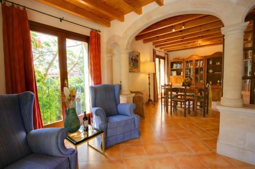 Valldemossa Villa Sleeps 8 With Pool And Air Con