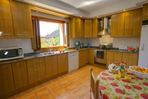 Valldemossa Villa Sleeps 8 With Pool And Air Con