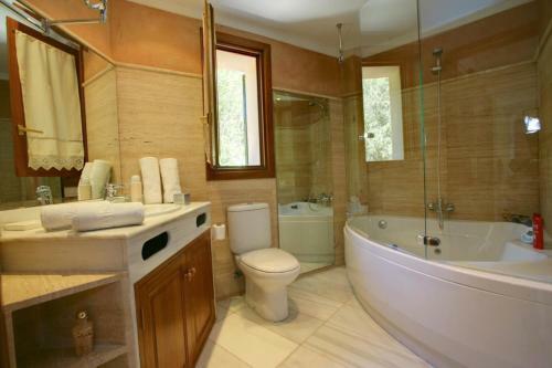 Valldemossa Villa Sleeps 8 With Pool And Air Con