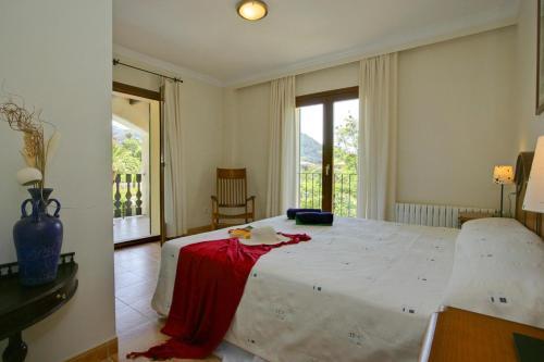 Valldemossa Villa Sleeps 8 With Pool And Air Con