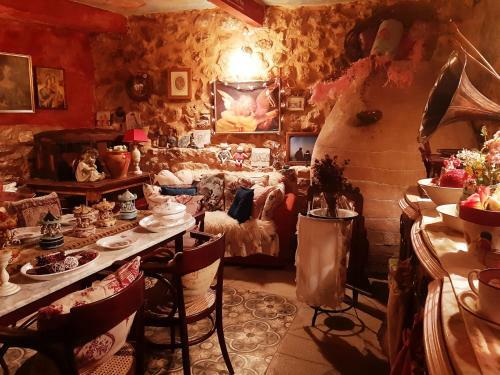 Hostal La Quinta de Malu Romantic Hotel In Cuenca
