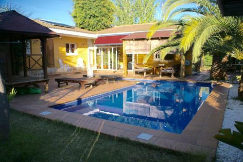 Lady Marian El Vendrell Villa Hutt-041075