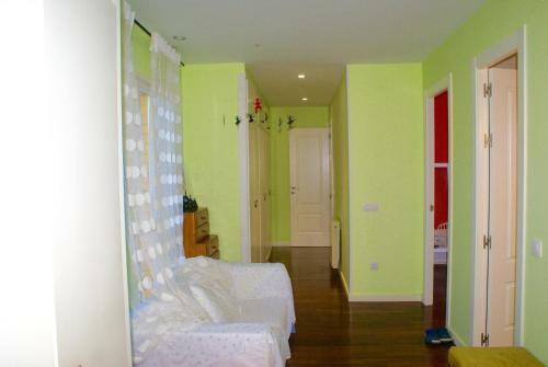 Lady Marian El Vendrell Villa Hutt-041075
