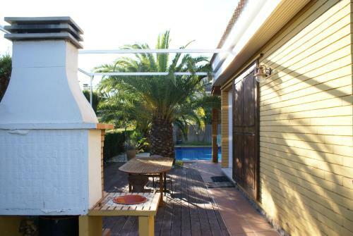 Lady Marian El Vendrell Villa Hutt-041075