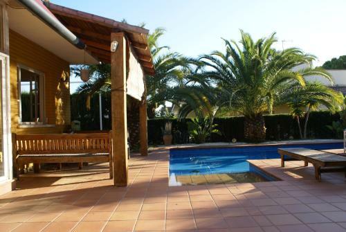 Lady Marian El Vendrell Villa Hutt-041075