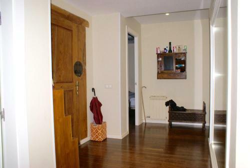 Lady Marian El Vendrell Villa Hutt-041075