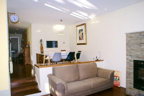Lady Marian El Vendrell Villa Hutt-041075