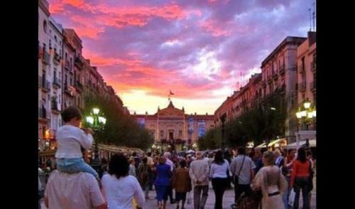 El Vendrell Villa Sleeps 34 With Pool And Air Con