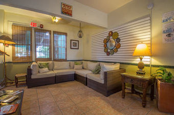 Hotel Lazy Parrot Inn