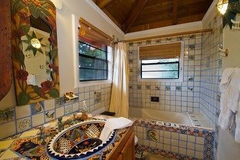 Tres Palmas Inn And Villas