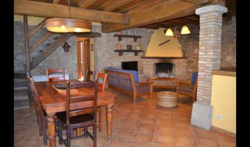 Vic Villa Sleeps 8 With Pool