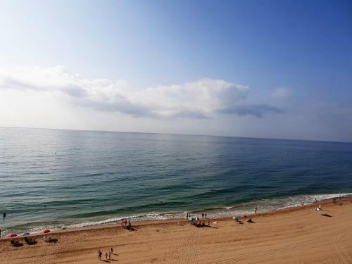 Apartamento 1� Linea de Playa Con Terraza Al Mar
