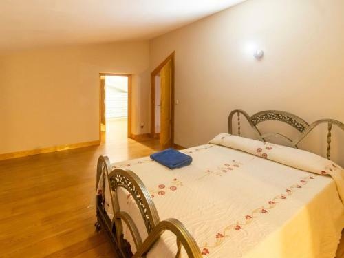 Fascinating Holiday Home In Villaca�as With Swimming Pool