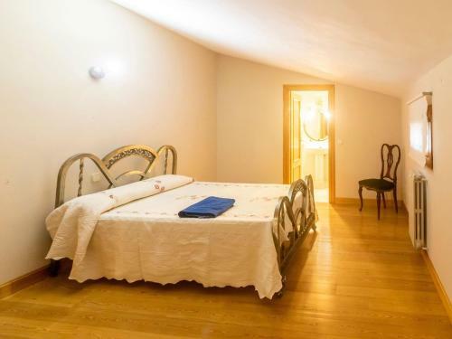 Fascinating Holiday Home In Villaca�as With Swimming Pool