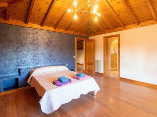 Fascinating Holiday Home In Villaca�as With Swimming Pool