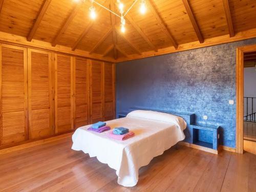 Fascinating Holiday Home In Villaca�as With Swimming Pool