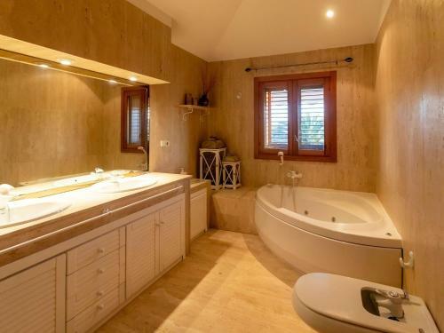 Fascinating Holiday Home In Villaca�as With Swimming Pool