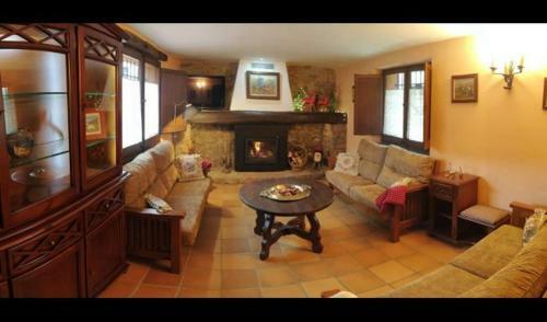 Viladrau Villa Sleeps 10 With Pool