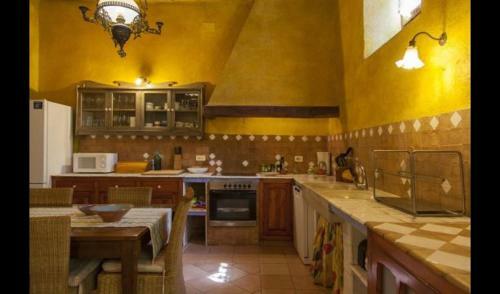 Vilafranca Del Penedes Villa Sleeps 6 With Pool
