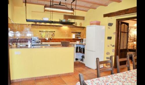 Villa In Vilaplana Sleeps 8 With Pool