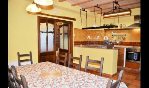 Villa In Vilaplana Sleeps 8 With Pool