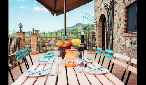 Villa In Vilaplana Sleeps 8 With Pool