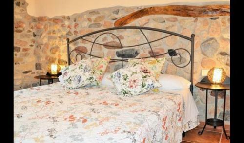 Villa In Vilaplana Sleeps 8 With Pool