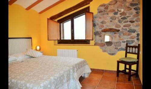 Villa In Vilaplana Sleeps 8 With Pool