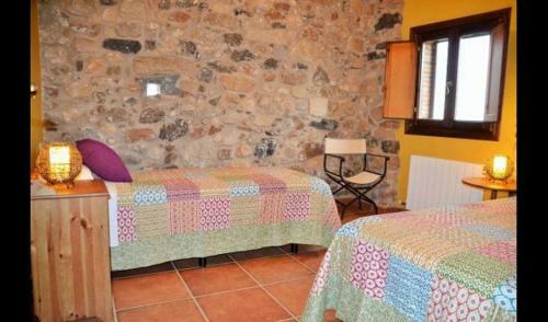 Villa In Vilaplana Sleeps 8 With Pool