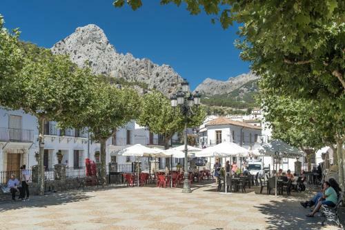 Zahara de La Sierra Villa Sleeps 5 With Pool And Air Con