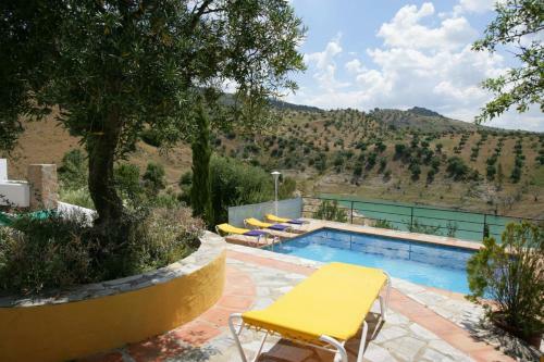 Zahara de La Sierra Villa Sleeps 5 With Pool And Air Con