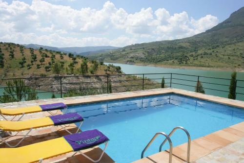 Zahara de La Sierra Villa Sleeps 5 With Pool And Air Con