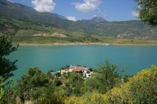 Zahara de La Sierra Villa Sleeps 5 With Pool And Air Con