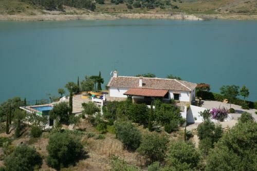 Zahara de La Sierra Villa Sleeps 5 With Pool And Air Con