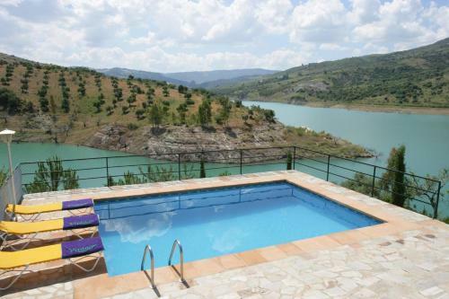 Zahara de La Sierra Villa Sleeps 5 With Pool And Air Con