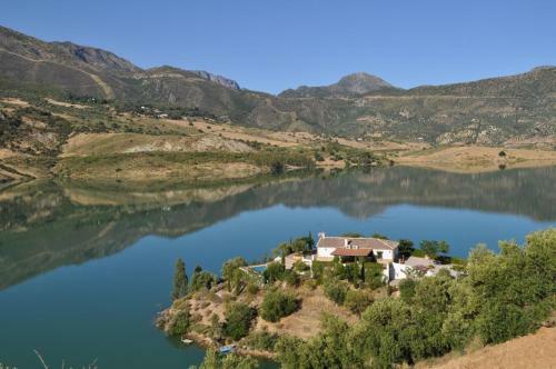 Zahara de La Sierra Villa Sleeps 5 With Pool And Air Con