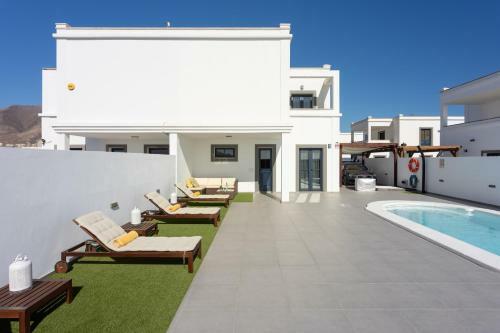 Villa Tebar Beach