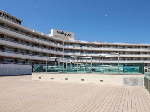 Wavehouse Freedom Blue - First Line Apartment