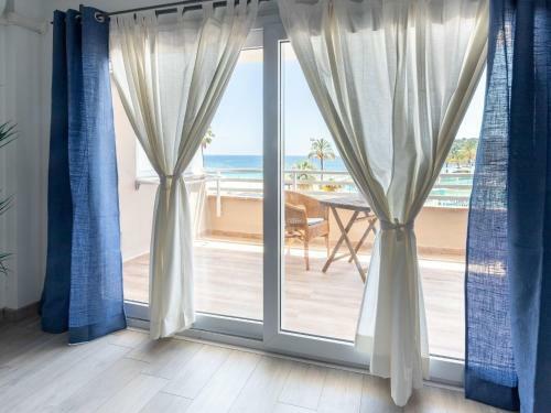 Wavehouse Freedom Blue - First Line Apartment