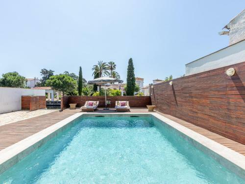 Modern Holiday Home On The Canal With Private Swimming Pool