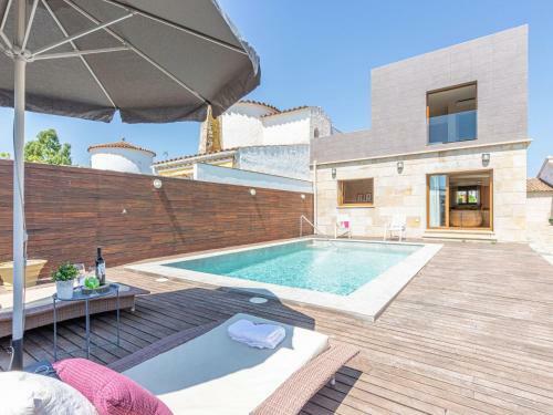 Modern Holiday Home On The Canal With Private Swimming Pool