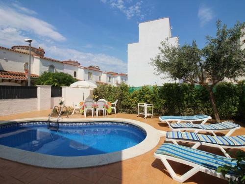 Holiday Home In Empuriabrava With A Private Swimming Pool