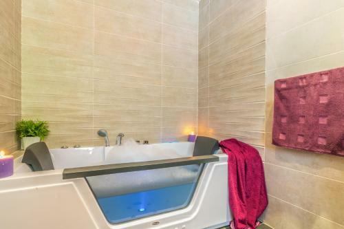 Villa Goldhome - Casa Piscina Privada Y Jacuzzi