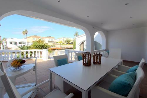 Villa Leon Inmo Cap Ras 52 B - 10170