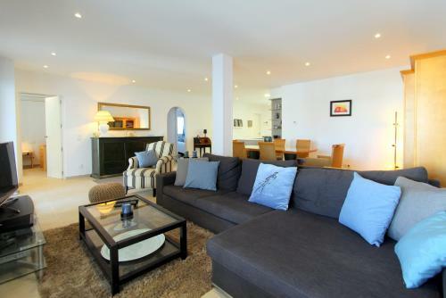Villa Leon Inmo Cap Ras 52 B - 10170