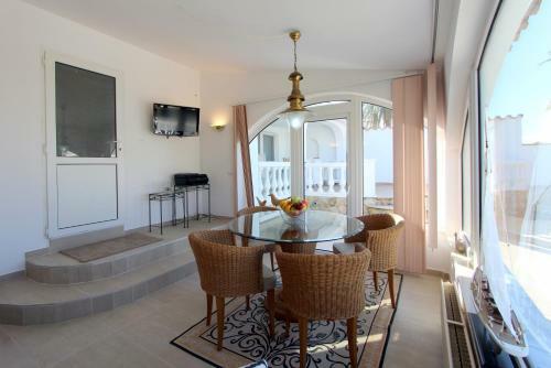 Villa Leon Inmo Cap Ras 52 B - 10170