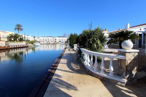 Villa Leon Inmo Cap Ras 52 B - 10170